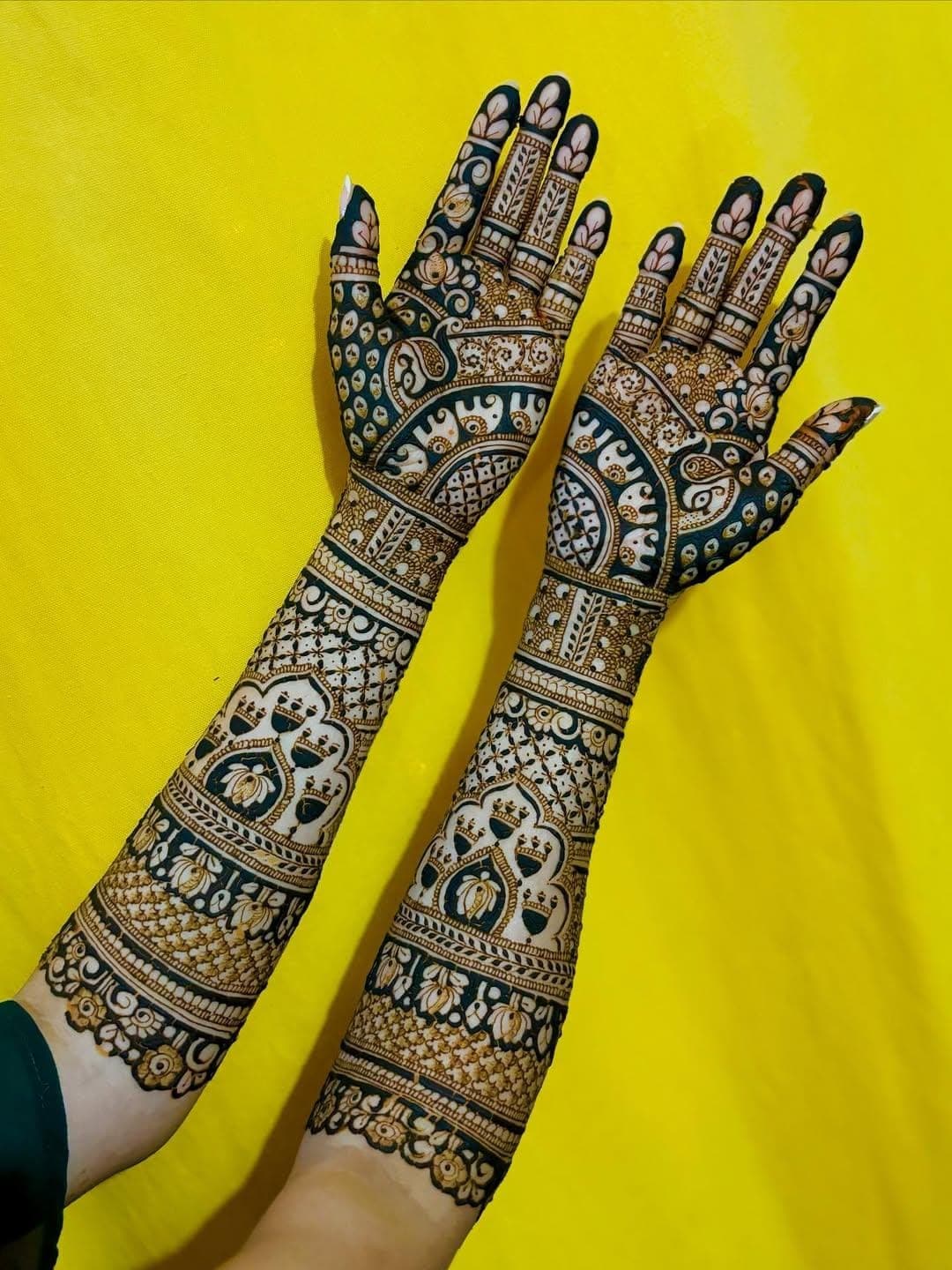 Arabic Mehndi Design by Rishi Mehndi Art in Gurugram